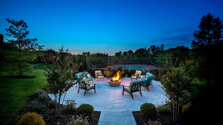 Outdoor Fire Pit and Lounge Seating